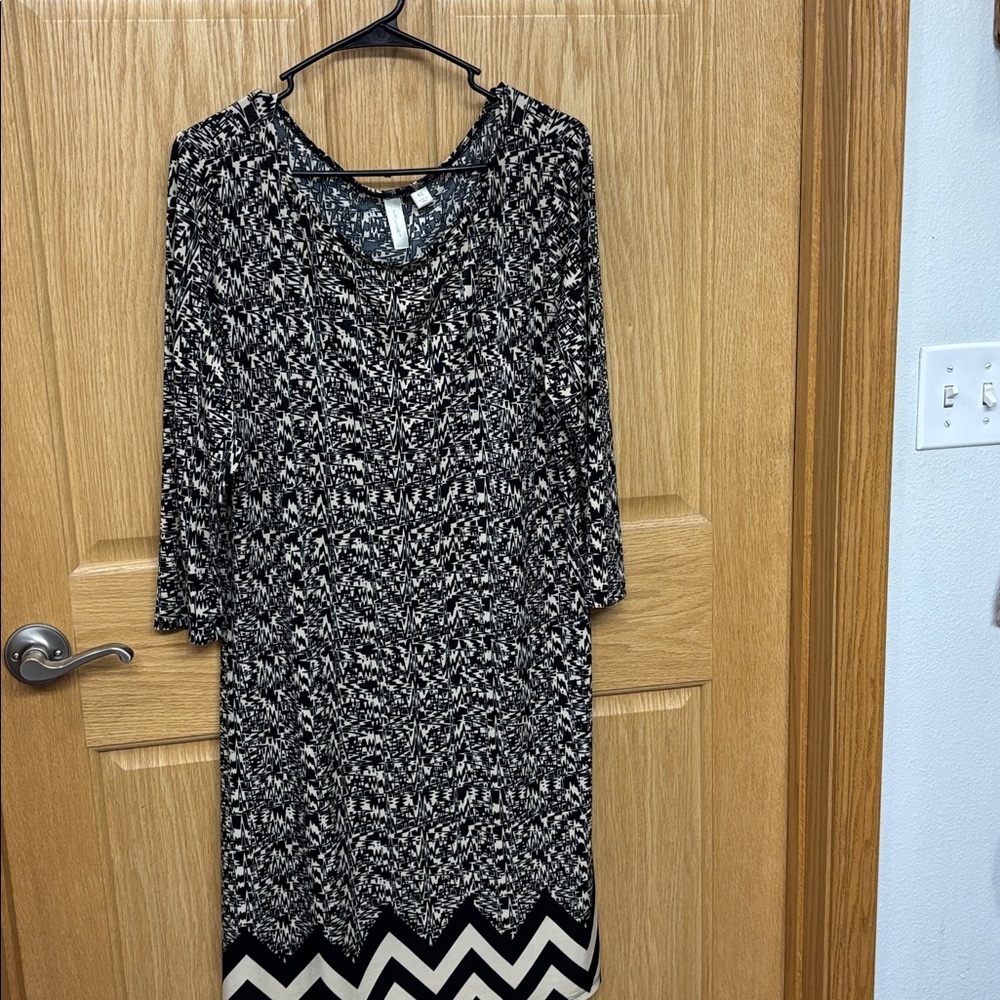 Tacera Black and White Geometric three quarter Sleeve Dress


B2